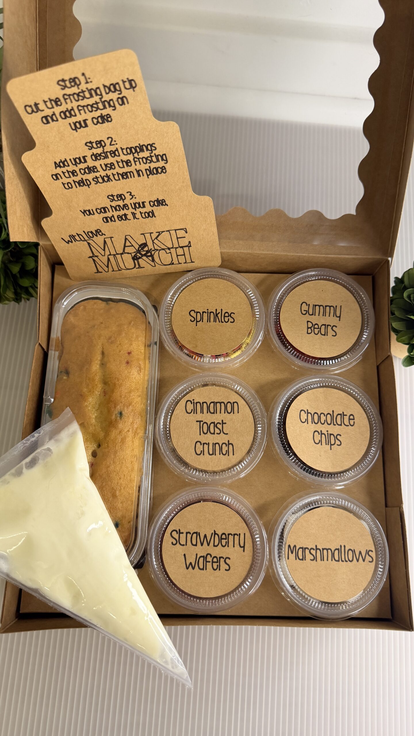 Make and Munch Full Size Decorate-Your-Own Cake Box