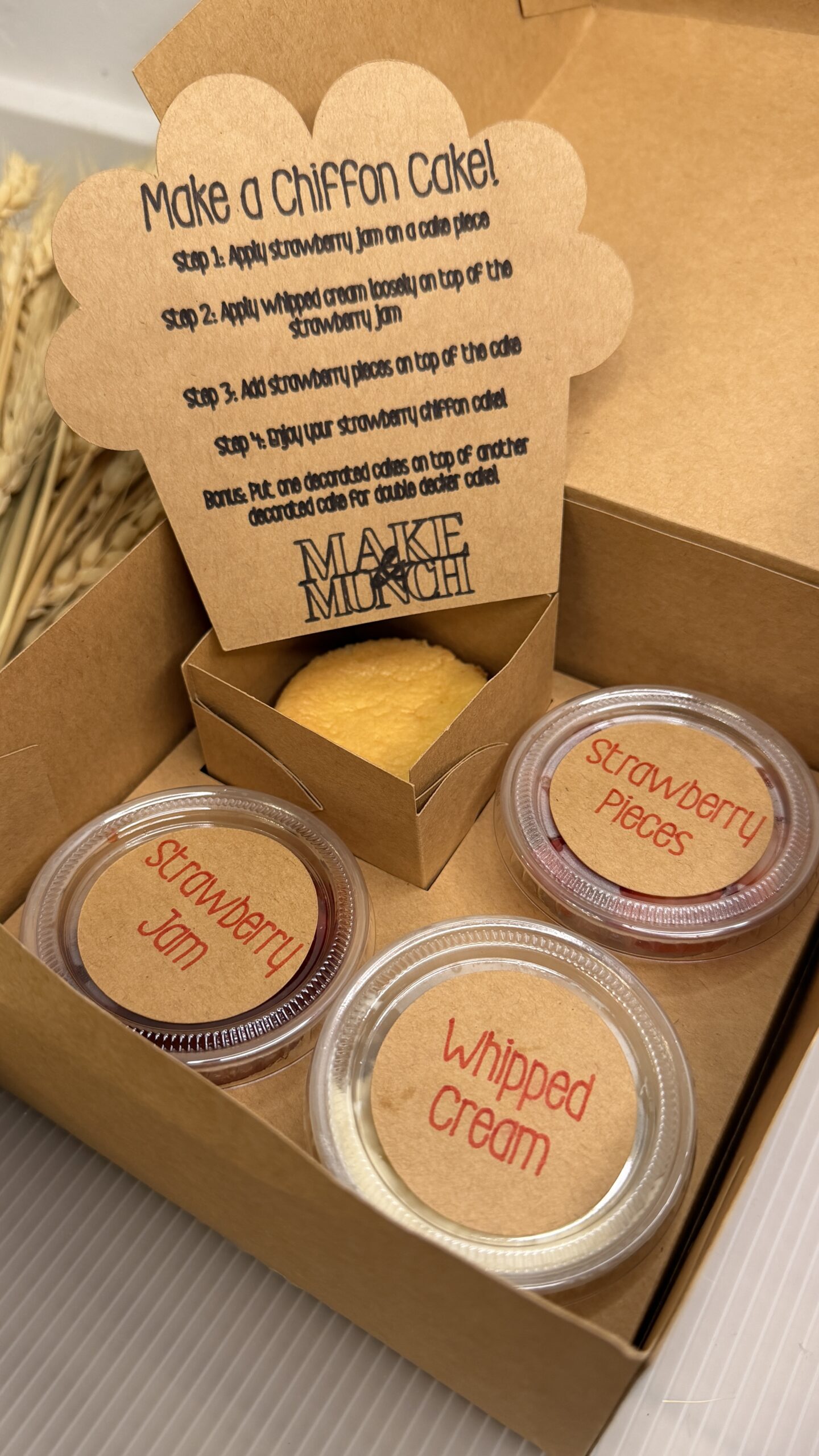Make and Munch Mini Strawberry Chiffon Cake Box