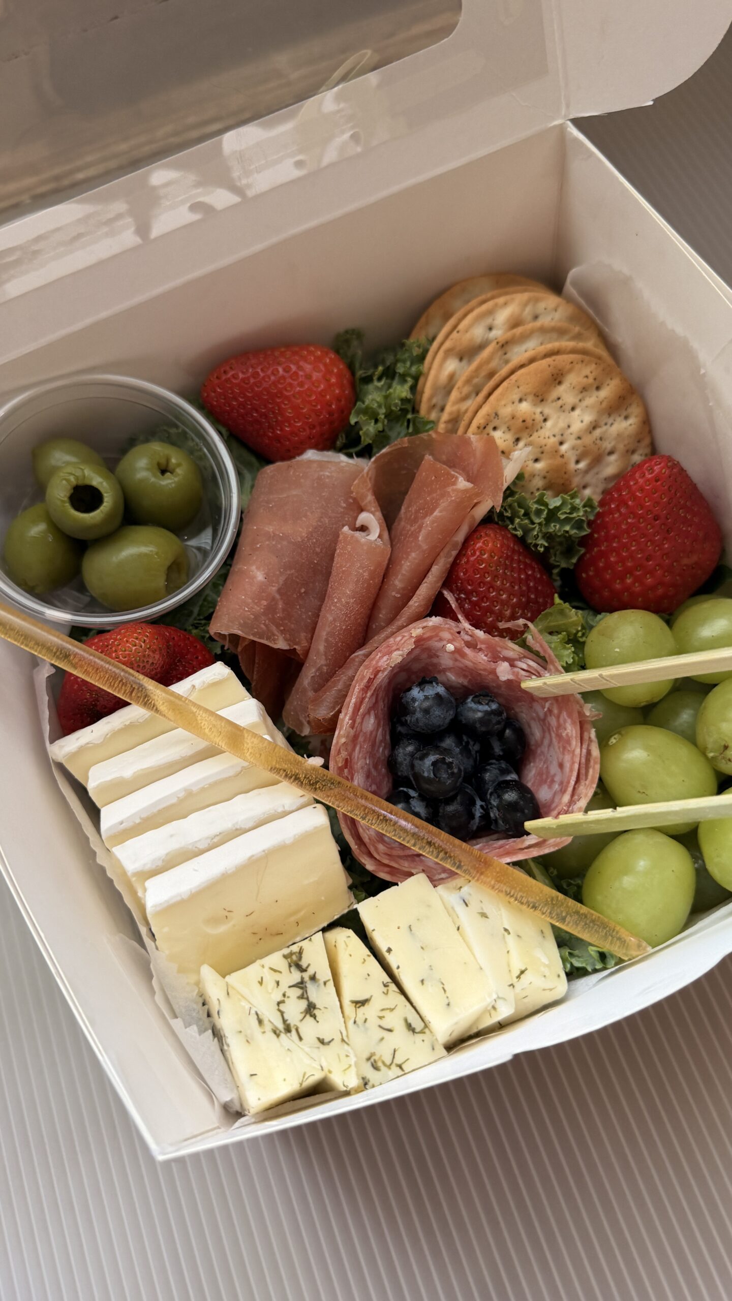 Make_And_Munch_Event_Cart_Charcuterie_Box_Corporate_Gifting
